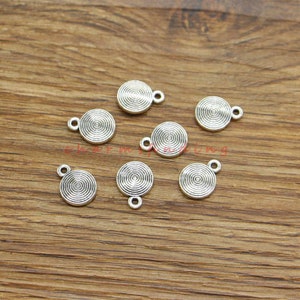 50個 スパイラルチャーム 渦巻き バルク卸売チャーム アンティークシルバートーン 9 x 12 mm cf4298