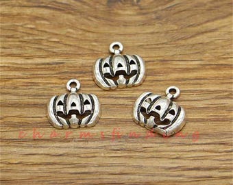 30 pezzi Ciondoli Zucca Halloween Ciondolo Argento Antico 16x16mm cf3826