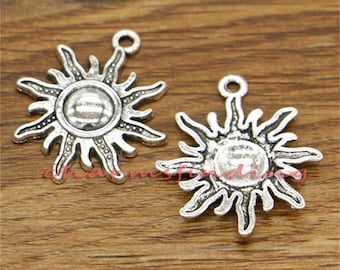 20 piezas de dijes de sol, dijes celestiales, tono plata antigua, 25 x 29 mm, cf0284