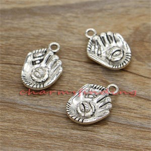20pcs Baseball Mitt Charms Batter Up Sports Charms Antique Silver Tone Charms 20x15mm cf0443