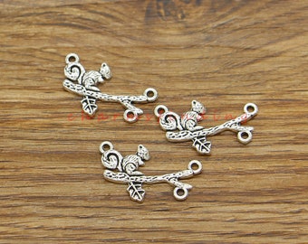 35pcs Eekhoorn Met Acorn Charms Animal Charm Antiek Zilver Tone 25x14mm c4941