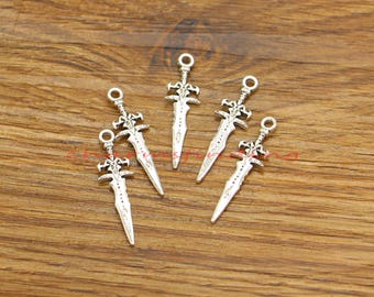 50 pezzi ciondoli a forma di spada piccola all'ingrosso fai da te forniture artigianali argento antico tono 9 x 29 mm cf5156