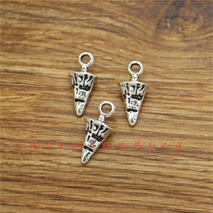 15 peças amuletos de cone 3D amuletos em tom de prata antigo 11x23x8mm cf3513