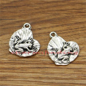 20pcs Frog on a Lily Pad Charms Lotus Charm Antique Silver Tone 22x18mm cf0451