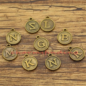 26 A-Z Alphabet Buchstabe Charms Buchstabe Charms Initialen Monogramm Charme Antik Bronze Ton 12x12x15mm sf1747
