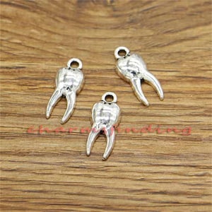 50 peças amuleto de dente dental 3d amuleto tom de prata antigo 8x19mm cf3214