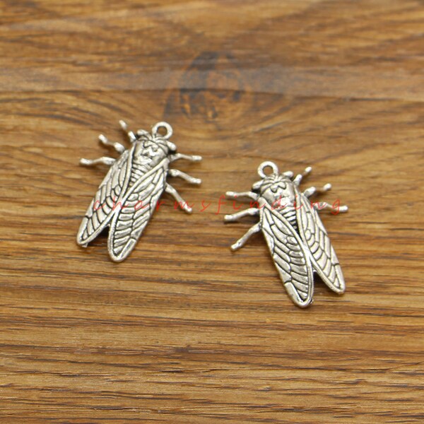 6-Pack Antique Silver Tone Cicada Insect Pendants – A1000, Vintage Style Charms