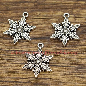 20pcs Snowflake Charms Snow Charms Winter Charms Antique Silver Tone 19x25mm CF2890