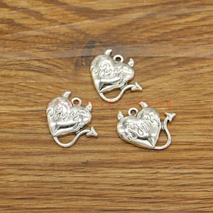 15 piezas diablo gótico corazón encantos corazón con cuernos dijes colgantes tono plata antigua 27x24mm cf4913