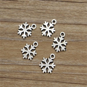 50pcs Snowflake Charms Winter Charm Xmas Christmas Charms Antique Silver Tone 15x10mm cf1108