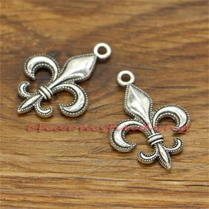 15 fleur de lis-bedels antiekzilverkleur 20 x 28 mm cf2695