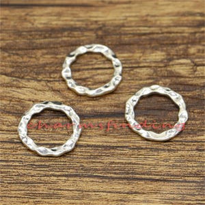 50 pezzi Ciondoli a cerchio Ciondoli a connettore rotondi Argento brillante 17 x 17 mm cf2935