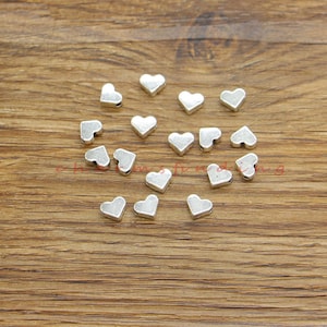 100 Stück Mini Herz Perlen Charms Spacer Lose Metallperlen Valentin Groß-Perlen Antik Silber Ton 7x6x3mm 1mm Loch sb4163
