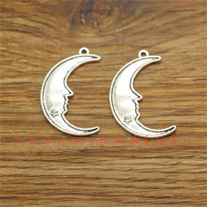 15 stuks maan- en sterbedelhangers antiekzilverkleur 21 x 32 mm cf3655