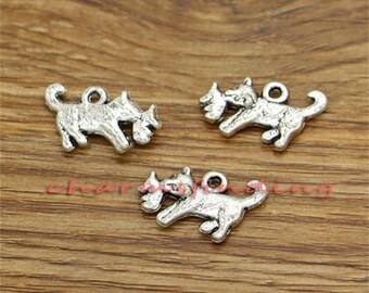20個 犬チャーム 動物チャーム アンティークシルバートーン 12 x 21 mm cf3366