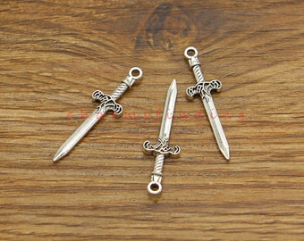 25 st svärdberlocker hängen i antik silverfärg 10 x 34 mm cf4814