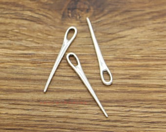 30 st. nålberlocker syberlocker antik silverfärgade 6 x 39 mm cf4018
