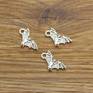 30pcs Bat Charms Halloween Charm Antique Silver Tone 11x22mm cf4545