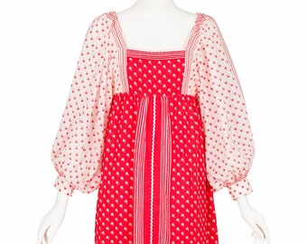 Robe longue vintage en voile rouge et blanc à manches ballon de Kati chez Laura Phillips des années 1970 Sz XS S