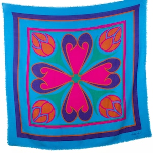 Chal de lana azul con estampado geométrico enorme de Maxim's de Paris, años 70