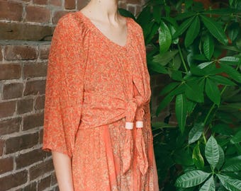 Set jaren 70 vintage bloemen oranje zijden jurk en schouderophalen Mimmina