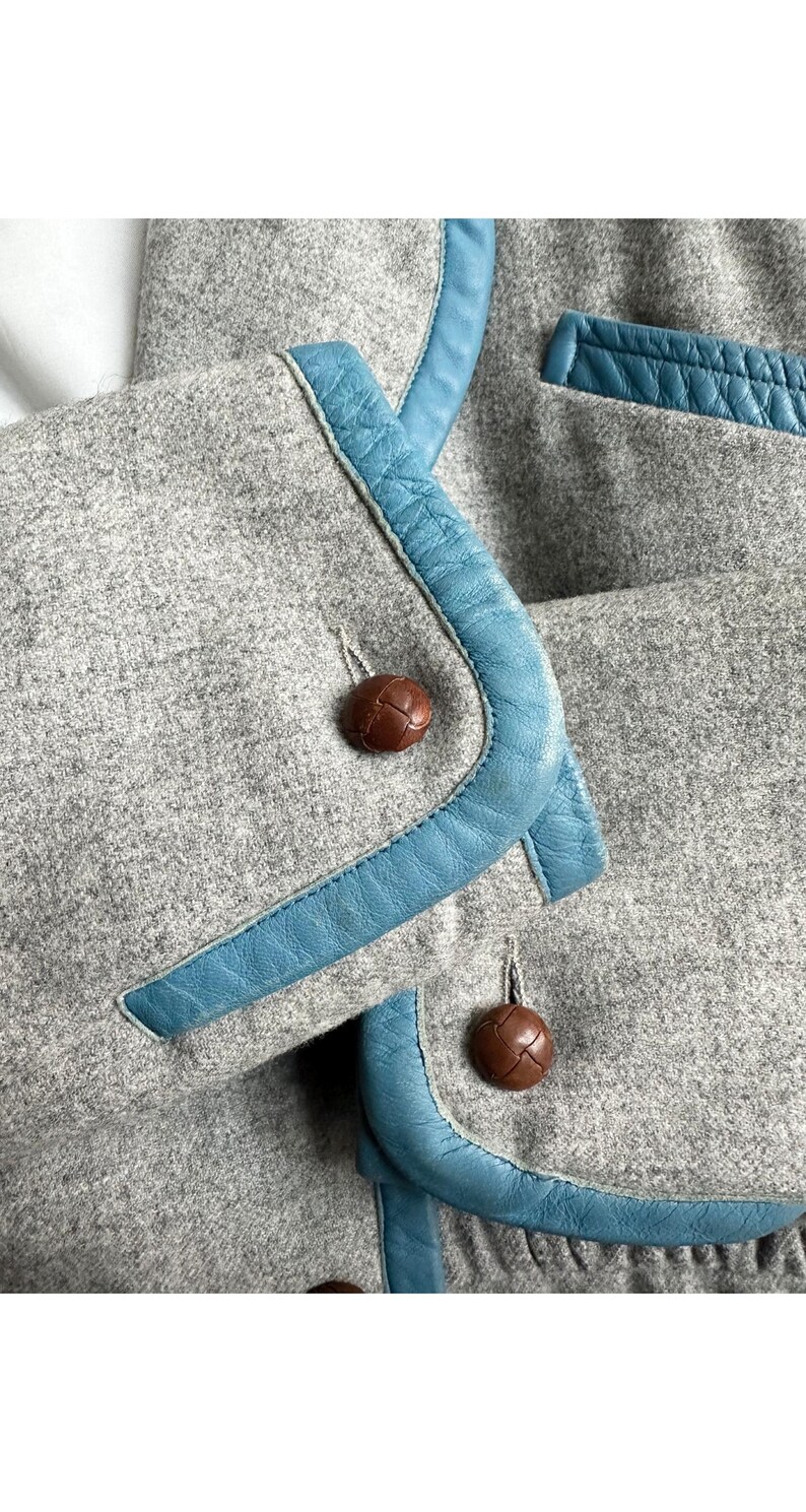 Courrèges 1983-84 F/W Graue Wolle Blaue Lederstreifen Vintage Jacke Gr XS S Bild 8