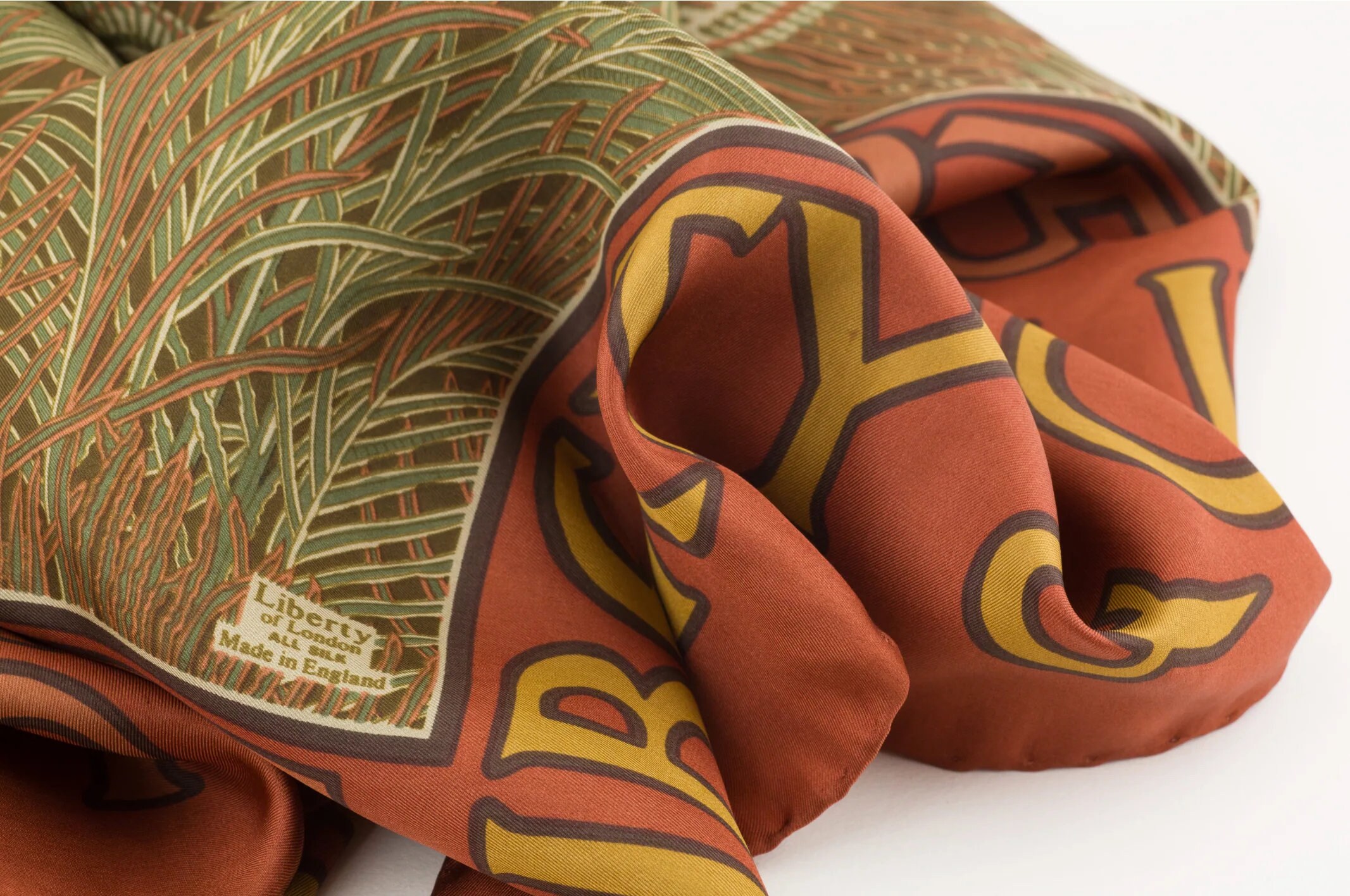 Foulard Vintage PAULE DE CHAUVIGNY - 100% Soie, Dimensions 75 X 79 Cm, Rose Pâle - Occasion, Style Bandana Ou Carré