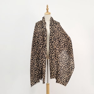 Pure Cashmere in leopard print, oversized scarf