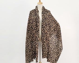 Pure Cashmere in leopard print, oversized scarf