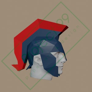 Könnte beinhalten: Ein blauer und roter Papierbastelhelm mit einem spitzen Kamm. Der Helm besteht aus gefaltetem Papier und hat ein geometrisches Design.