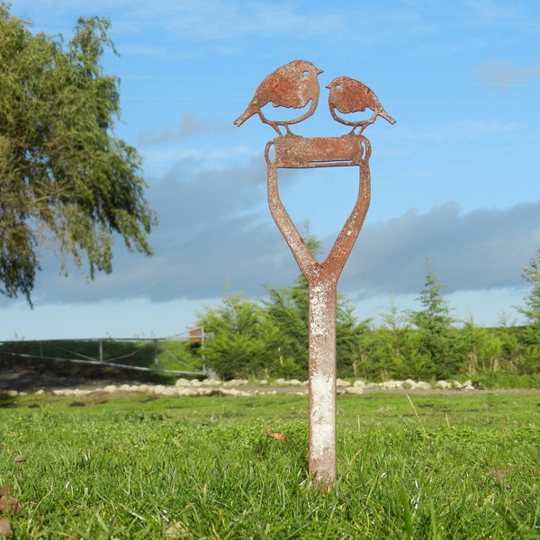 Robin on Spade Garden Decoration / Bird Garden Gift / Rusty Metal Robin Decor / Garden Stake Gift /  Rusty Metal Bird Art / Twin Birds Art