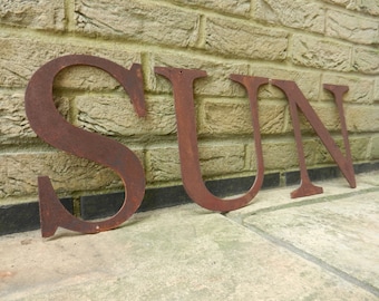 SUN rustiek tuinbord / SUN tuinmuurbord / Roestige metalen muurletters / Sun Garden Decoration 25 cm metalen letters