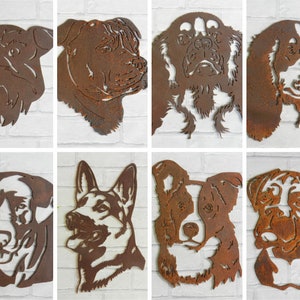 K&ouml;nnte beinhalten: Acht verschiedene Hunderassen-Silhouetten aus rostigem Metall geschnitten. Die Silhouetten sind von einem Schnauzer, Staffordshire Bull Terrier, Berner Sennenhund, Golden Retriever, Labrador Retriever, Sch&auml;ferhund, Border Collie und Boxer.