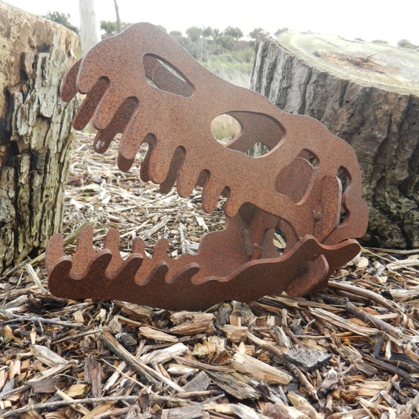 Rusty Metal Dinosaur Skull / T-Rex Skull Dinosaur gift / Jurassic Park Garden Sculpture / Rusty Metal T-Rex Garden decor