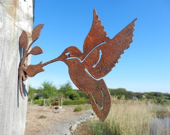 Rusty Bird Garden Gift / Metal Hummingbird Garden Art / Rustic Bird gift / Hummingbird Garden Decor / Hummingbird Gift