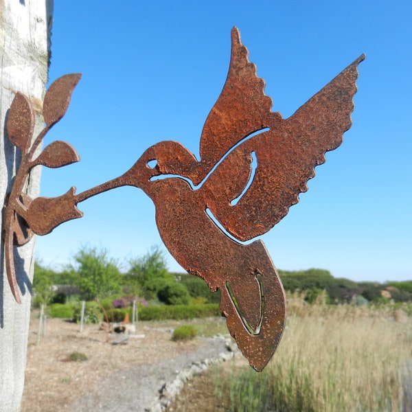 Rusty Bird Garden Gift / Metal Hummingbird Garden Art / Rustic Bird gift / Hummingbird Garden Decor / Hummingbird Gift