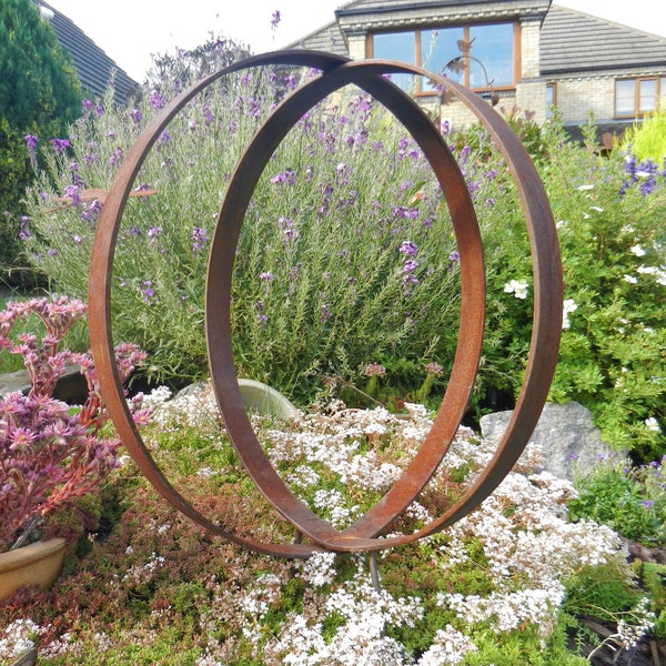 Rusty Metal Ring Sculpture / Garden Rings Rustic Sculpture / Metal Sculpture Garden Centrepiece with Rustic Rings - Aprox 52cm diameter