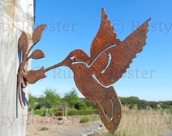 Rusty Bird Garden Gift / Metal Hummingbird Garden Art / Rustic Bird gift / Hummingbird Garden Decor / Hummingbird Gift