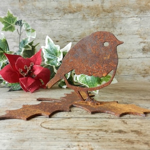 Robin Table Decoration / Rustic Robin Home Decor / Christmas Robin / Rusty Bird and Leaf Garden Sculpture / Gardener Gift