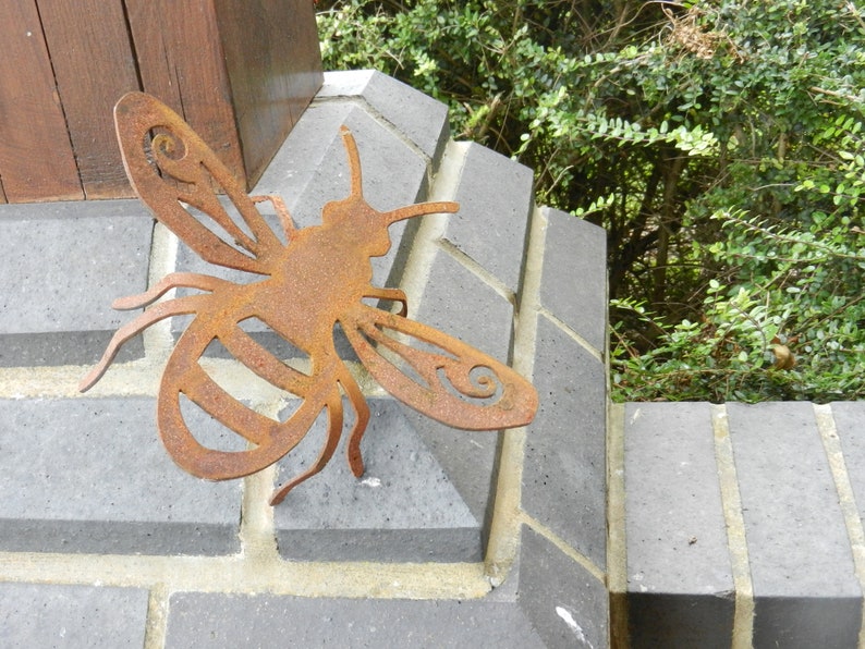 Rusty Metal Honey Bee Garden Decor / Bumble Bee Garden | Etsy