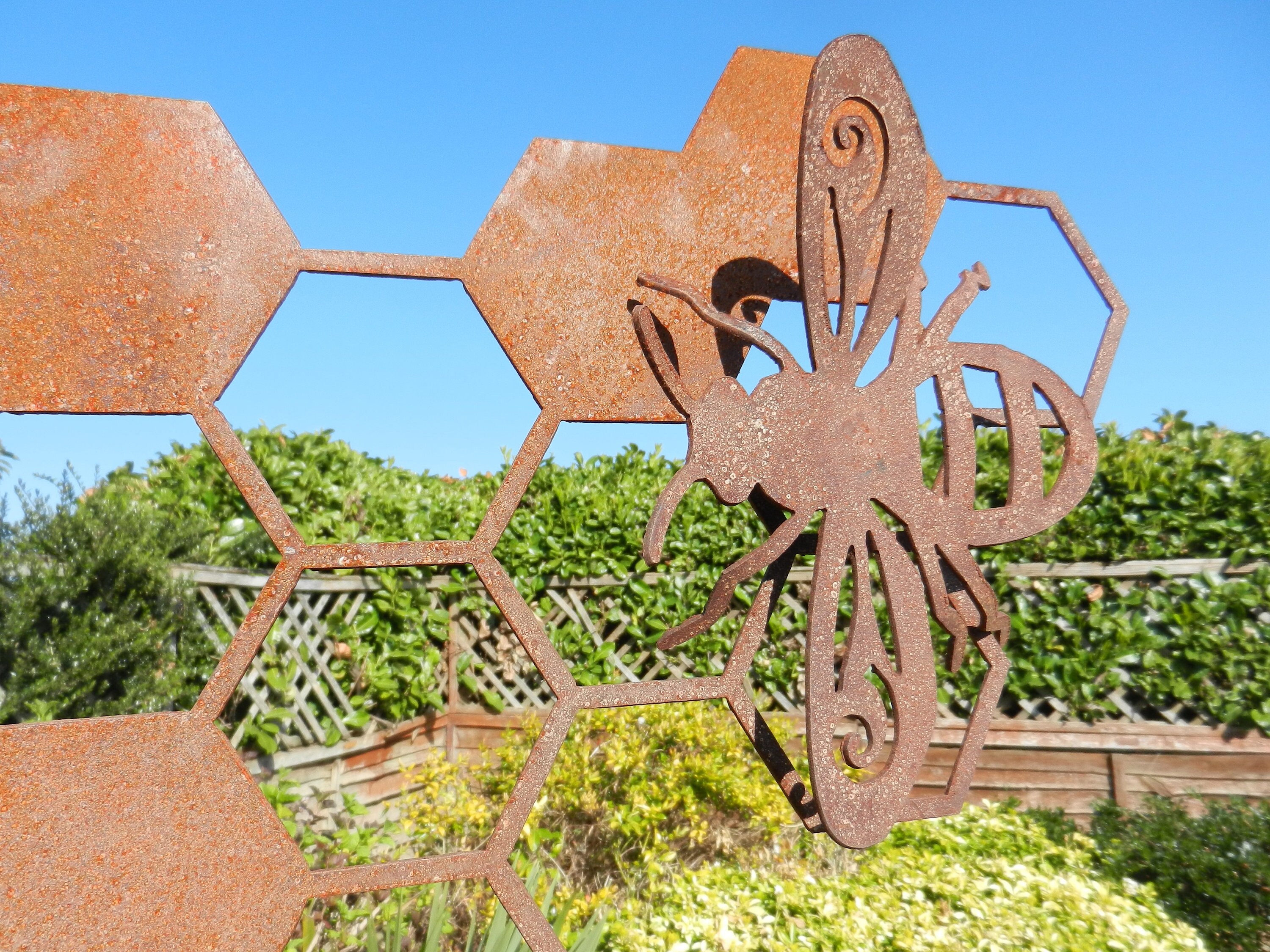 Rusty Metal Bee Honey Comb Garden Decor / Metal Bee Garden Etsy UK