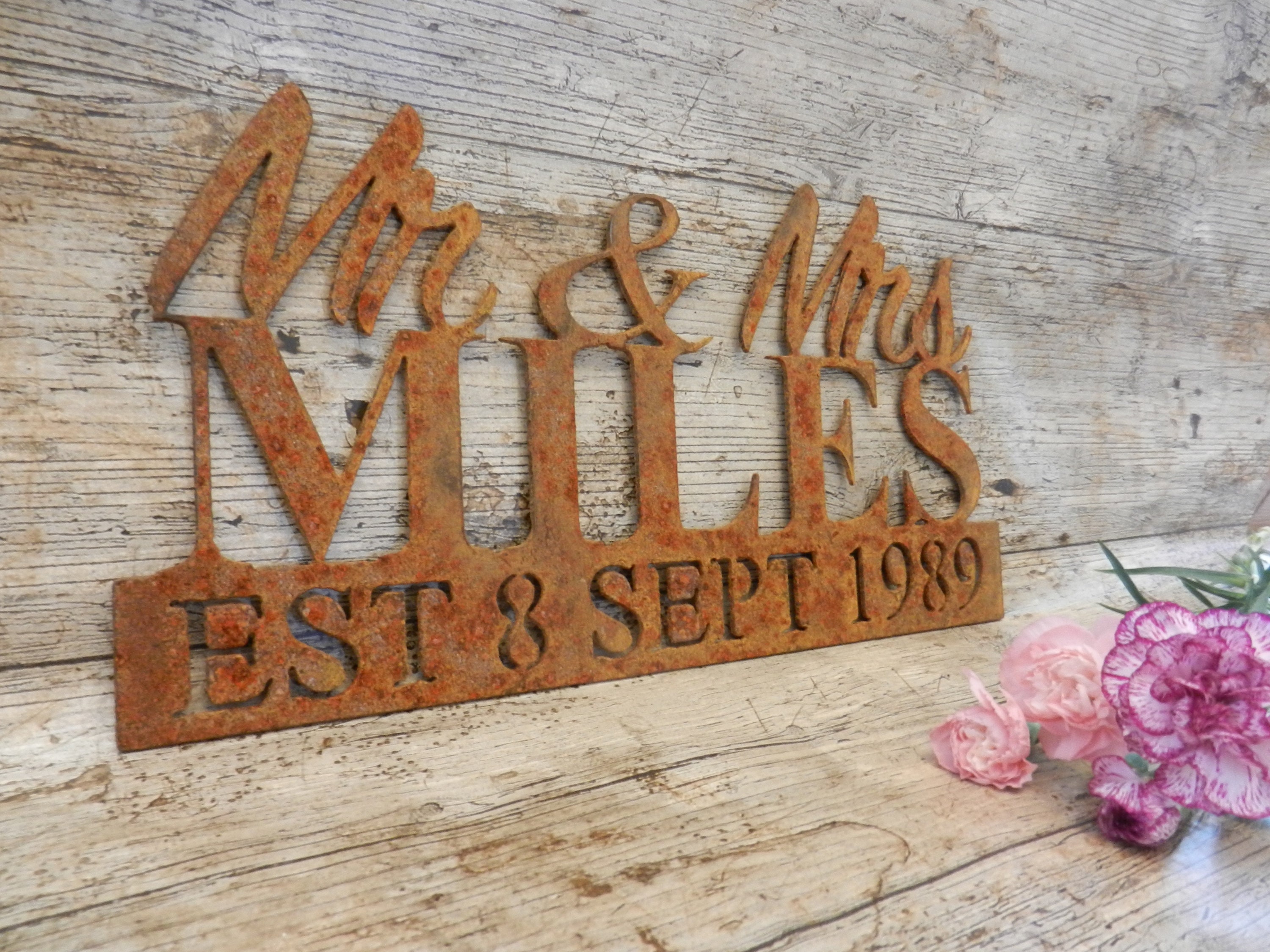 Wedding Name Sign / Personalised Metal Wedding Plaque - Mr & Mrs Wedding Sign Monogram Wall Decoration in Rusty Metal