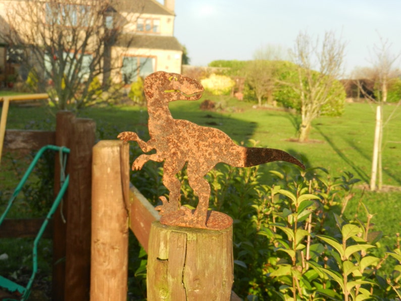 Rusty Metal Raptor Dinosaur Fence Post Topper / T-rex Dinosaur Metal ...