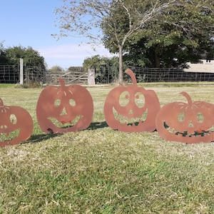 Halloween Pumpkin / Rusty Pumpkin Decoration / Halloween Decoration / Jack o'lantern / Halloween Yard Art / Happy Pumpkins