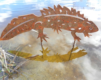 Great Crested Newt Pond Decor / Rusty Metal Newt Sculpture / Amphibian Decoration / Metal Garden Stake Salamander Art / Metal Newt Art