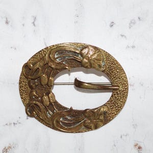 Antique Art Nouveau Gold Buckle Brooch Pin – Transitional Era Floral Motif Statement Piece, Gold-Toned Metal
