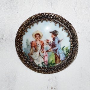 Antique Victorian Limoges-Style Porcelain Enamel Brooch – Hand-Painted Romantic Couple, Close-Back Cabochon Setting, Circa 1900