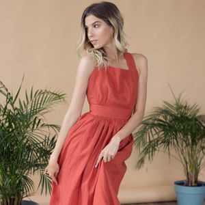 Vestido de lino, vestido pinafore, vestido de verano de lino, vestido de invitada de boda, vestido de espalda abierta, vestido de mujer con bolsillos, vestido de cóctel ADELAIDE imagen 1