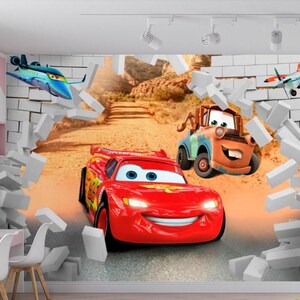 Carta da parati murale 3D per bambini / Auto rossa e amici volanti / Carta da parati in tessuto non tessuto / Decorazioni per la cameretta dei ragazzi / Dimensioni personalizzate / Decorazioni per pareti per la sala giochi e la cameretta dei bambini