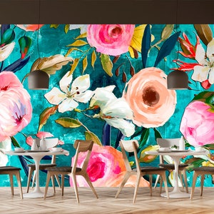 Puede incluir: Un fondo azul turquesa con un patr&oacute;n floral con flores rosas, melocot&oacute;n, blancas y amarillas. Las flores est&aacute;n pintadas en estilo acuarela y tienen un aspecto texturizado.